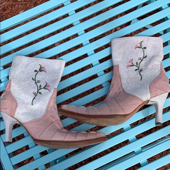 Able Cowgirl Boots!!!  Pink Embroidery flowers - Picture 1 of 13